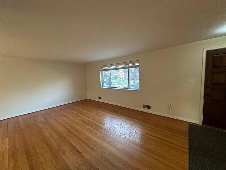 10404 Glenmore Dr — Photo 9