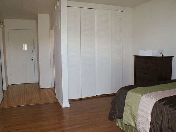 4th image of 6425 Broadway #C