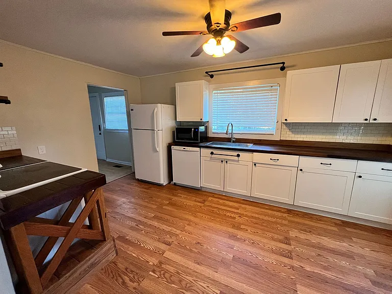 8906 Lee Road 146 — Photo 5