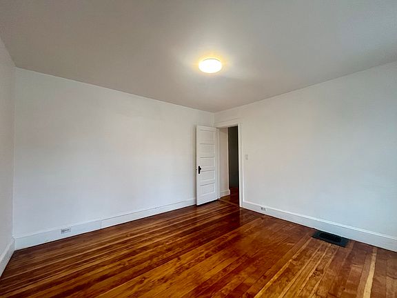 3rd image of 29 Vassall St #2B