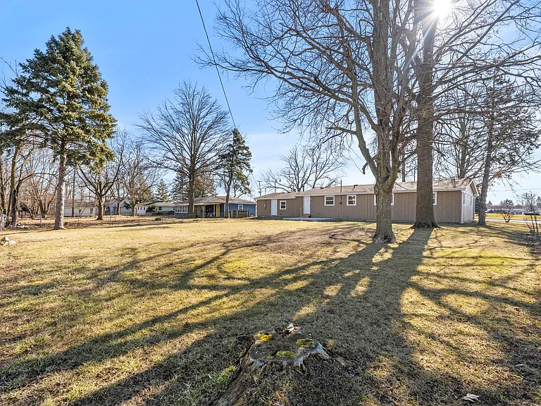 1514 W Dupont Rd — Photo 32