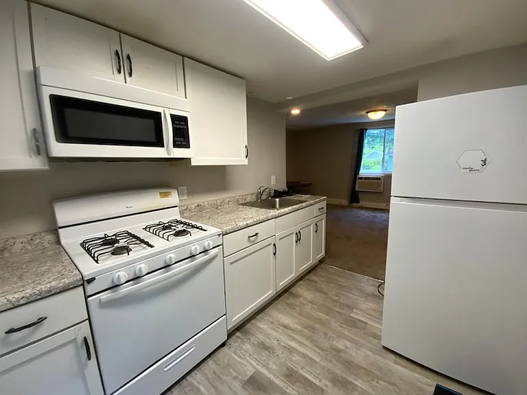 1049 N C St #2 — Photo 3