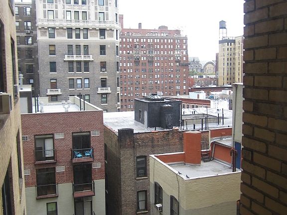 4th image of 900 W End Ave APT 10G