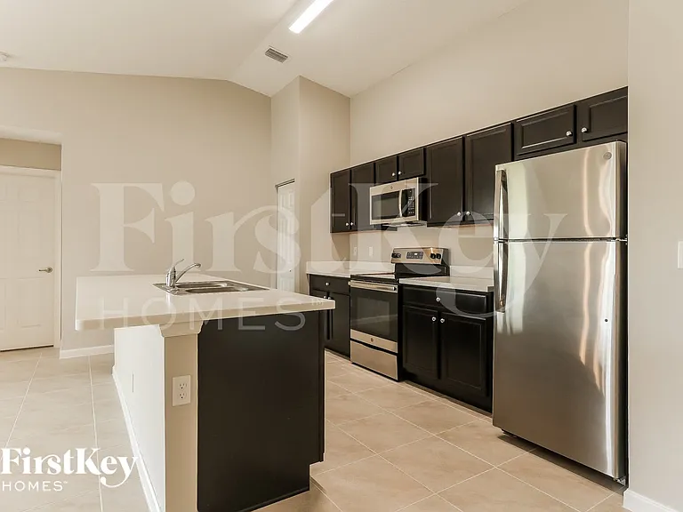 729 SW Estate Ave — Photo 5