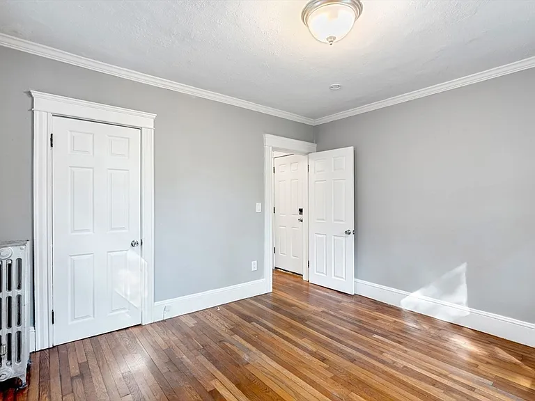 193 Florence St #1R — Photo 16