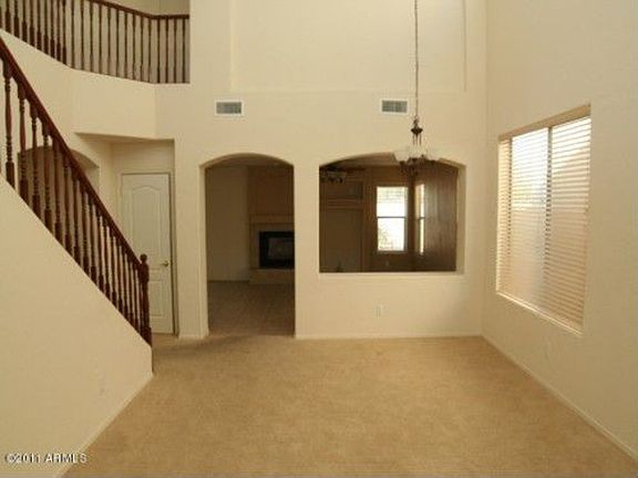 4th image of 44066 W Lindgren Dr