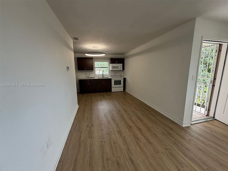 1st image of 437 NW 44th Ave #437