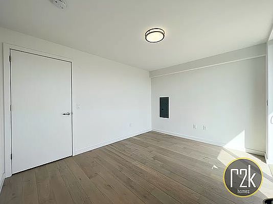 4th image of 28-16 21st St #702