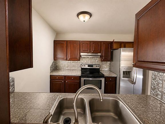 5th image of 526 Clover Rd
