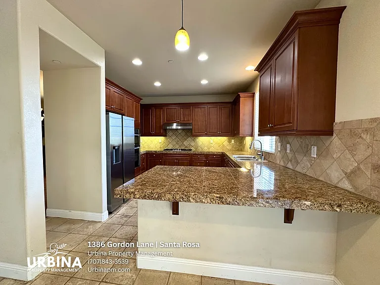 1386 Gordon Ln — Photo 8