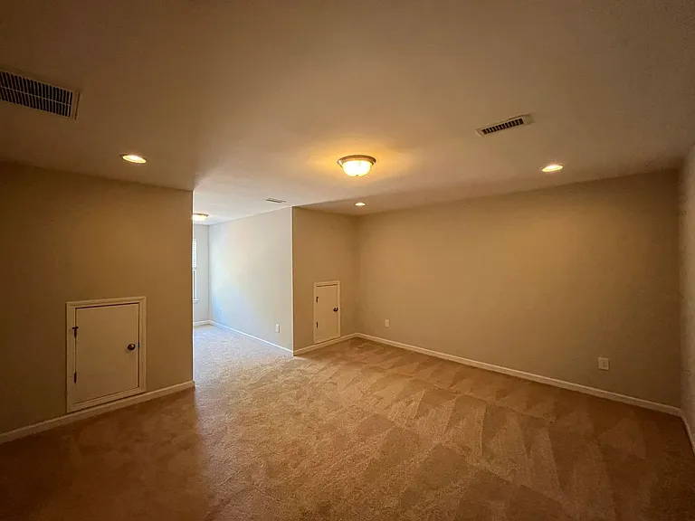 310 Princess Pl — Photo 17