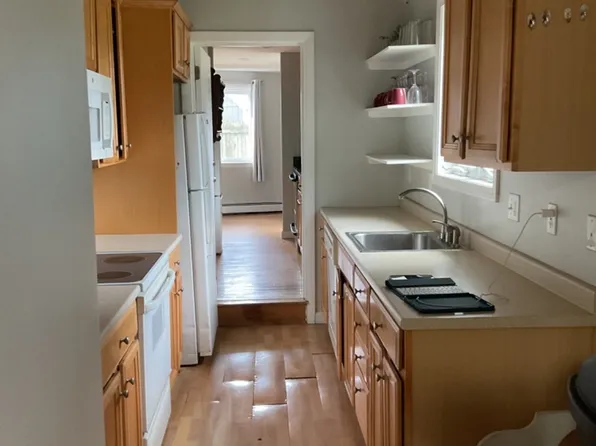 44 Falmouth Heights Rd, Falmouth, MA