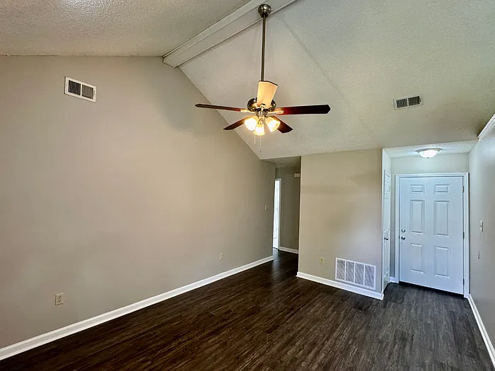 3 bed, 2.0 bath, 1203 sqft, $1,750 — Photo 2