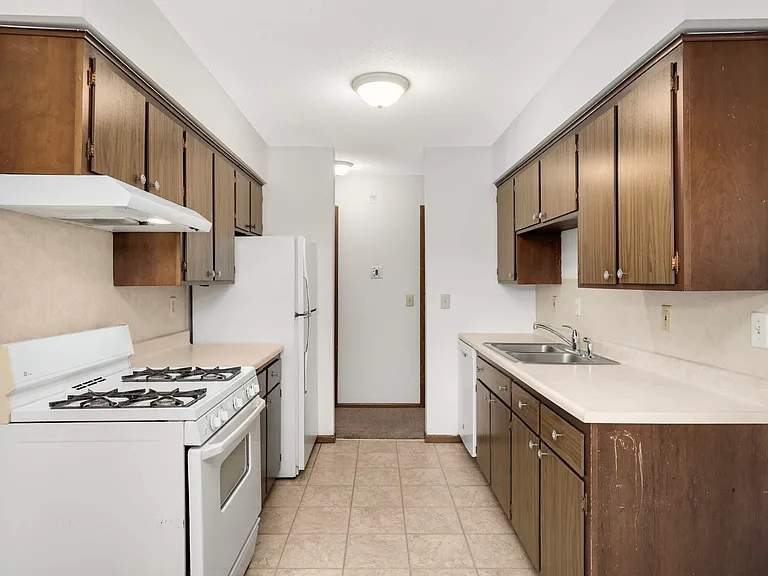 10890 S Shore Dr #12 — Photo 10