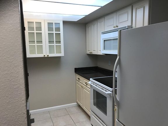 3rd image of 13618 Greenfield Dr APT 304