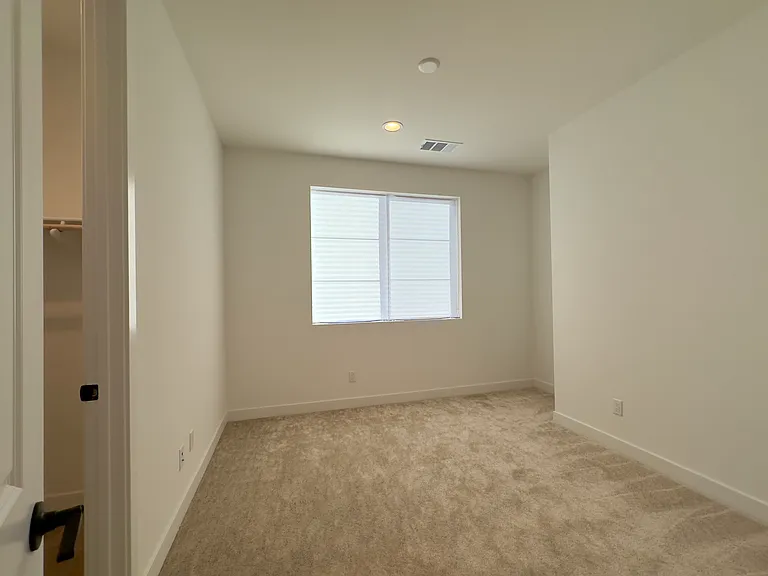 2209 N Cordon Gln — Photo 9