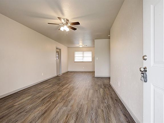 4th image of 804 S Dogwood St