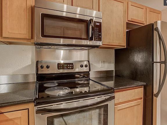 5th image of 1045 N Clarkson St APT 203