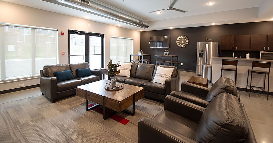 1st image of 1400 SE Bishop Dr #2B-2Ba-941Sqft