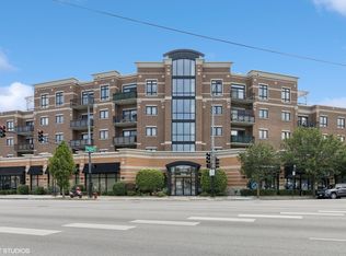 5588 N Lincoln Ave APT 404, Chicago, IL 60625