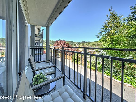 4th image of 10 Shelley Dr APT 6
