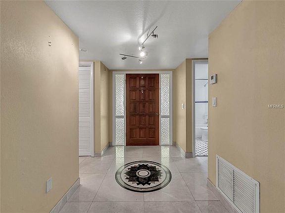 4th image of 627 Desoto Dr #1