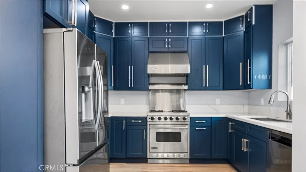 2 bed, 1000 sqft, $3,000 — Photo 4