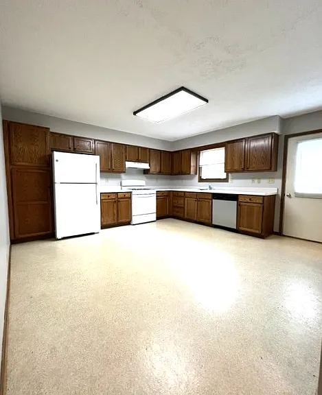 142 E Lincoln Hwy #3 — Photo 3