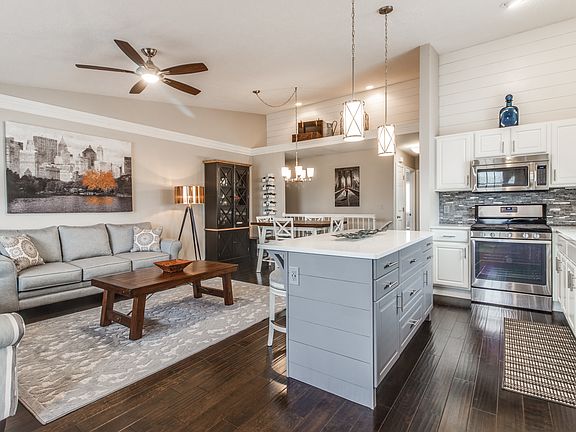 3rd image of 62290 Arlington Cir Unit 6