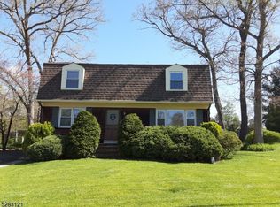 37 Oak Dr, Oak Ridge, NJ 07438