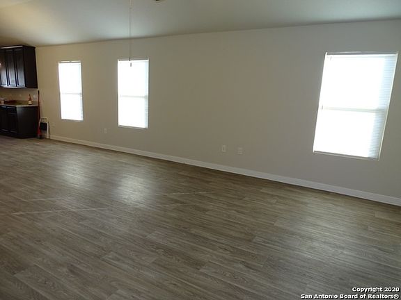 5th image of 7558 Toledo St