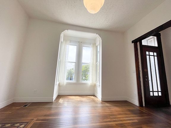 5th image of 1123 Hampshire St