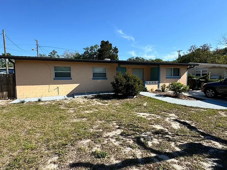 813 Center Ln — Photo 1
