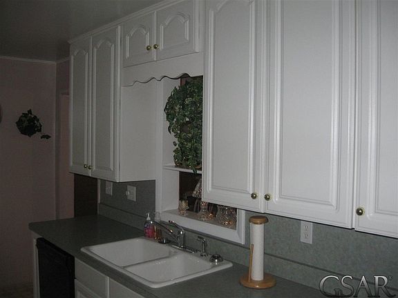 5th image of 831 Broadway Ave