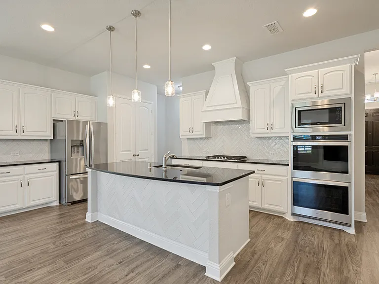 603 Warner Dr — Photo 3