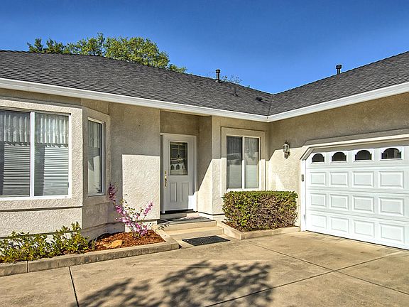 3rd image of 1777 Lakeside Dr