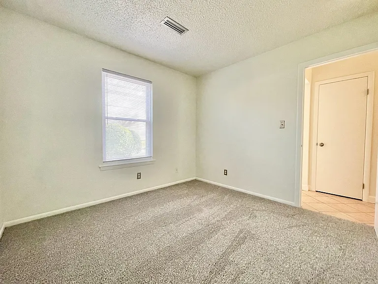 1723 Rueger St — Photo 18