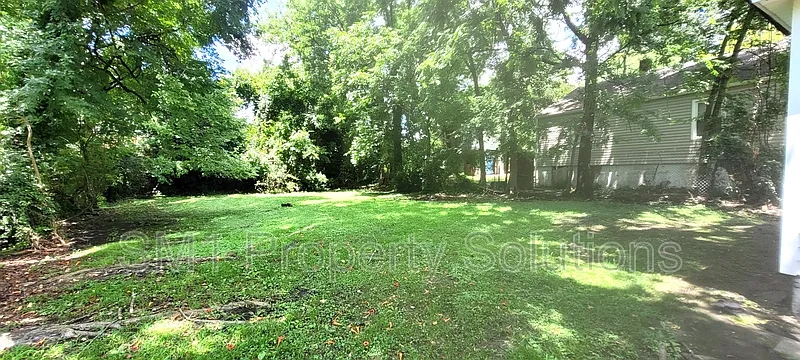 6 bed, 2.0 bath, 2100 sqft, $1,850 — Photo 2