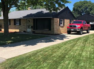 2902 Greentree Ln, Racine, WI 53402