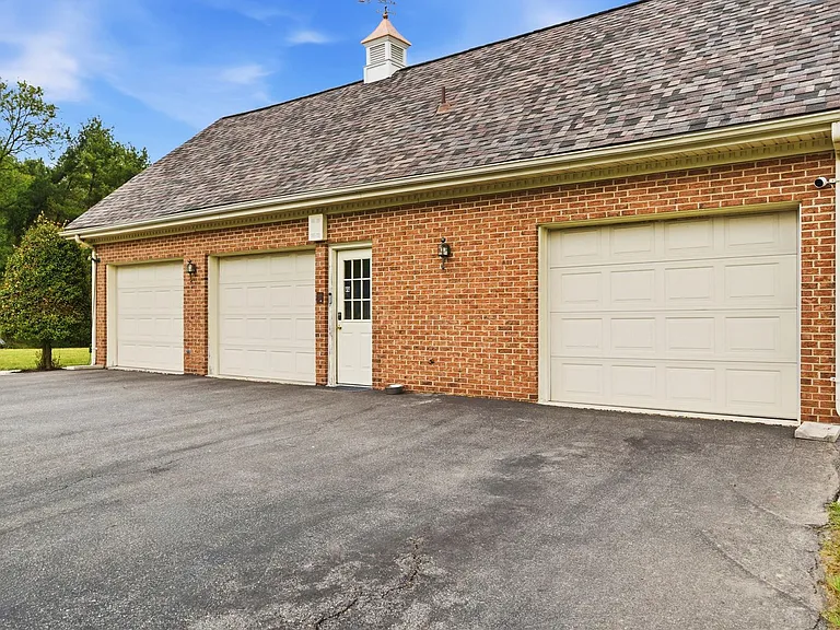 1126 Somerset Ln — Photo 54