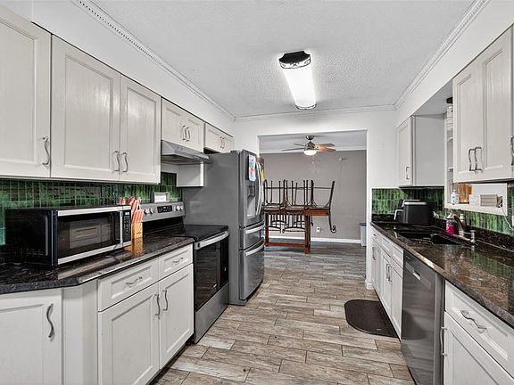5th image of 2354 GREEN STREET
