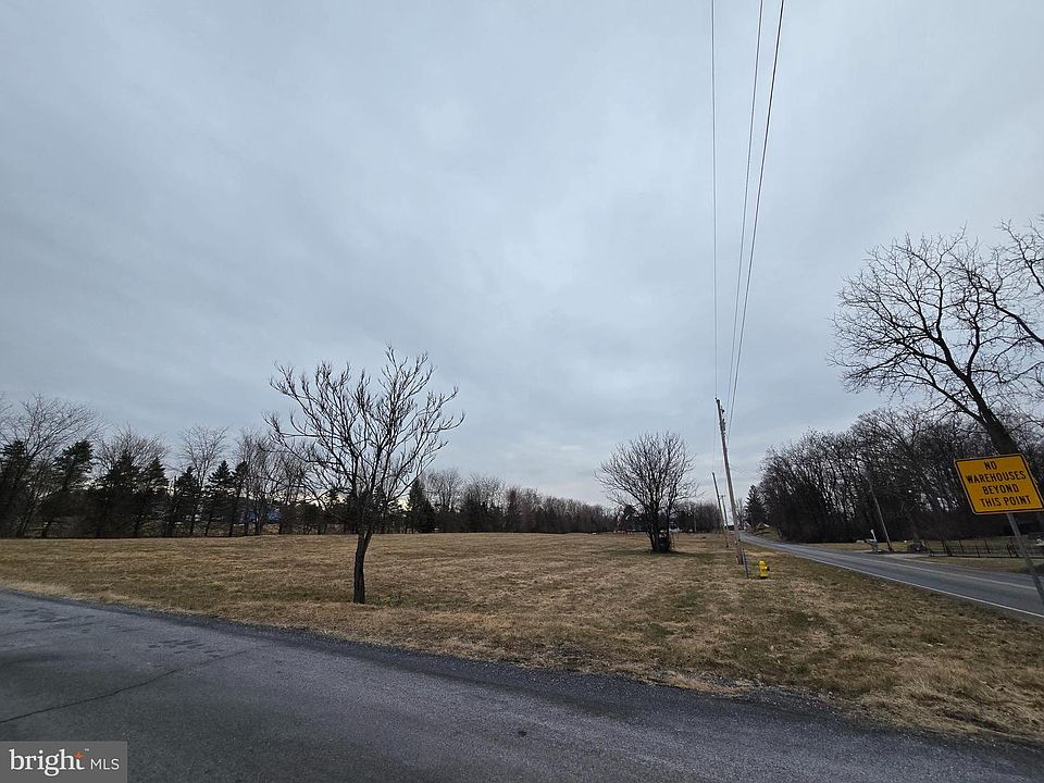 2nd image of 624 Alexander Spring Rd