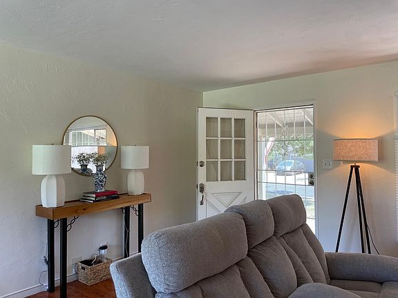 4th image of 2809 Merrywood Dr