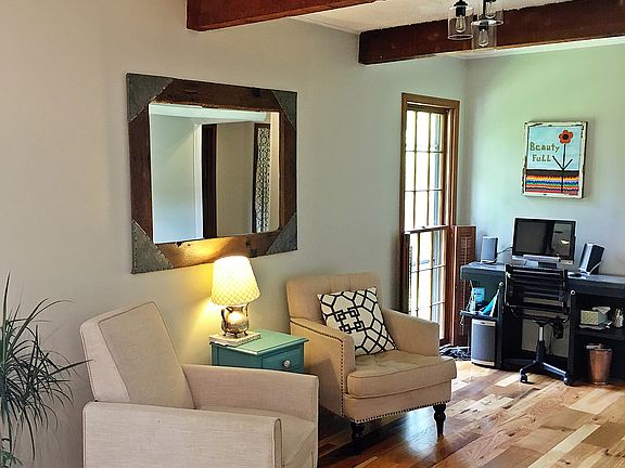 5th image of 1020 Oak Hill Cir