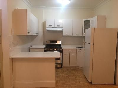4th image of 2326 29th Ave APT 1R