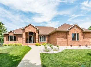 5608 S Deer Park Dr, Sioux Falls, SD 57108
