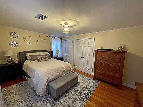 Master BR-crown moulding