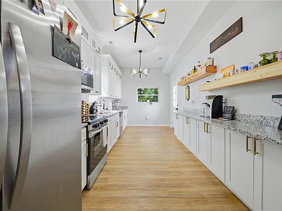 4th image of 812 Johnson Ave