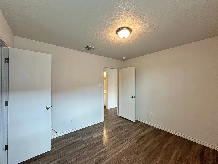 1837 Clovis Dr — Photo 20
