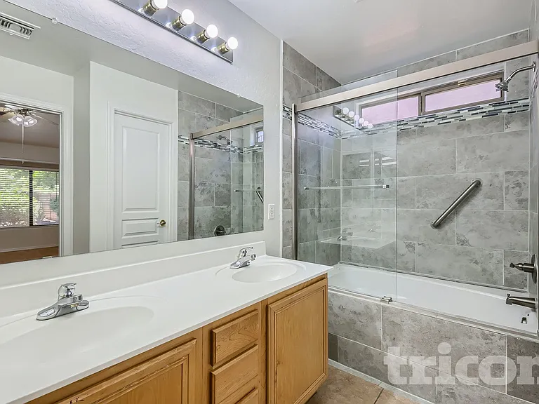 2733 E Gary Way — Photo 13